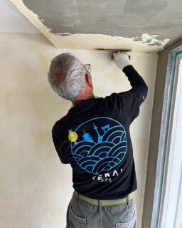 熟練工によるアート漆喰塗り。
バッチリなマーブル仕上げです👍

#左官#寺井左官工業#漆喰塗り#塗り壁#デザイン壁#カベが活きる